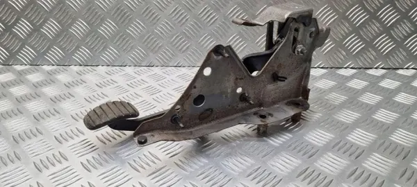 Pédale de frein OEM 8200711631 pour Renault Clio III image 2