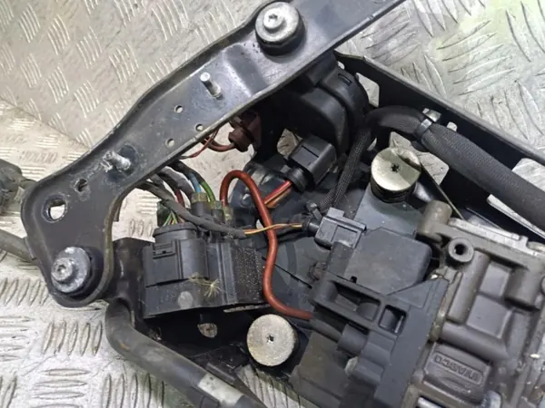 Audi RS7 Ophangingcompressor OEM 4K0616005C image 3