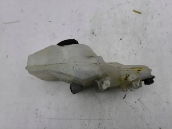 Réservoir de liquide de frein Toyota Corolla OEM AMD114076 image 2