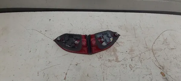 VW JETTA Lámpara Trasera Izquierda Derecha Maletero OEM 5C6945094A image 2