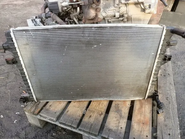 Radiador de agua VW Passat 1.6 2.0 TDI 5Q0121251EJ image 2