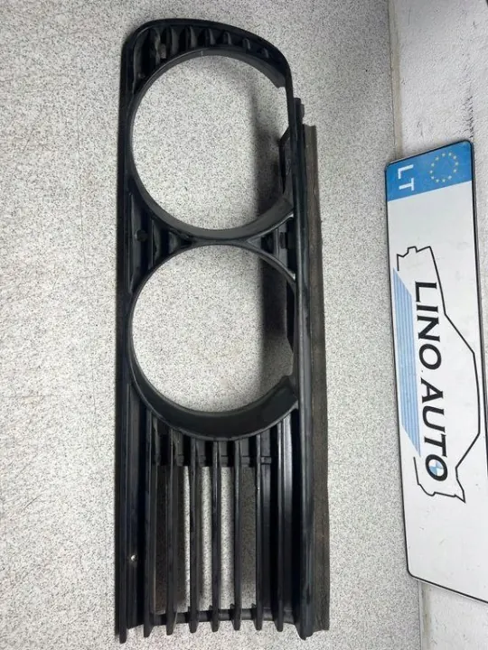 Cache phare avant droit OEM 1876092 BMW 3 E30 image 2