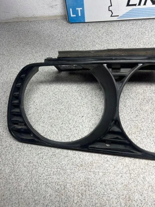 Cache phare avant droit OEM 1876092 BMW 3 E30 image 4