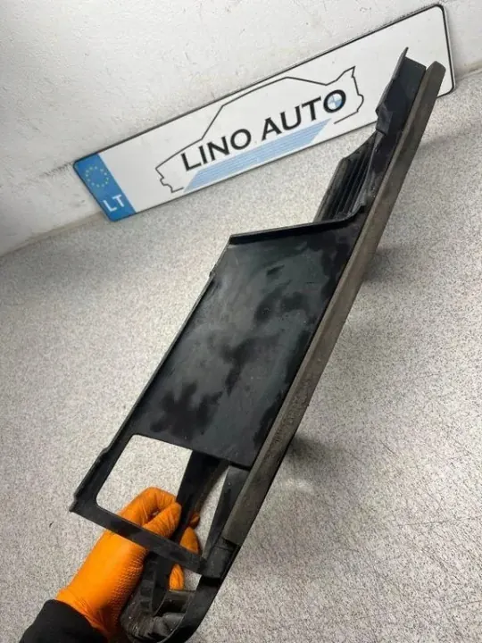Cache phare avant droit OEM 1876092 BMW 3 E30 image 5