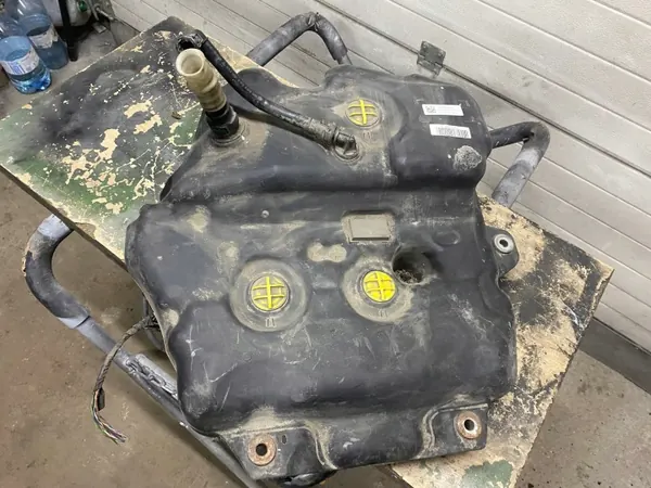 Begagnad AdBlue-tank OEM A2054704701 för Mercedes C-klass image 3