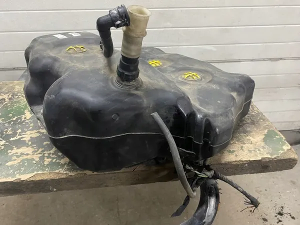 Begagnad AdBlue-tank OEM A2054704701 för Mercedes C-klass image 5
