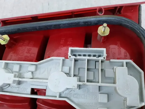 Luz Trasera Derecha Skoda Fabia I FL Sedán image 3