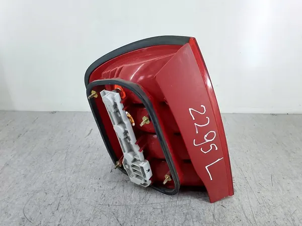 Luz Trasera Derecha Skoda Fabia I FL Sedán image 5