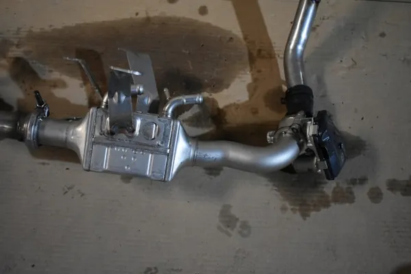 Refrigerador EGR OEM 4N0253343B para Audi A8 D5 A6 C8 5.0 TDI image 3