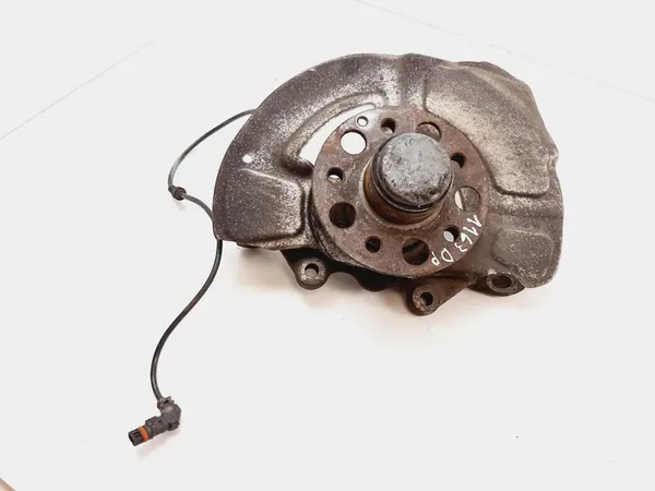 2014 Mercedes-Benz CLS C218 Framhjulnav 1321810 image 2