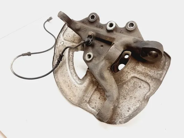 2014 Mercedes-Benz CLS C218 Framhjulnav 1321810 image 4