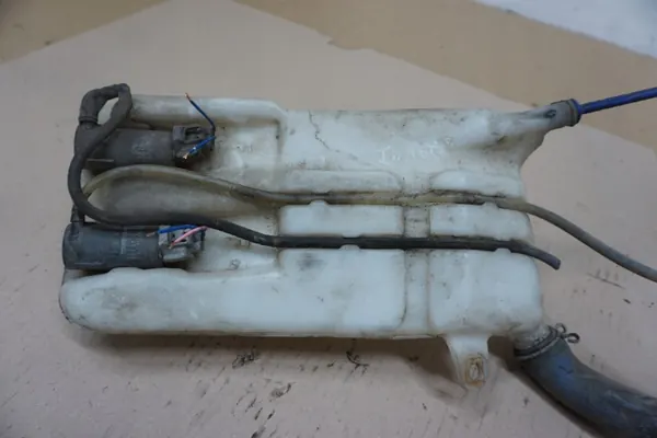 Scheibenwaschbehälter Toyota RAV4 I OEM 94-00 image 3