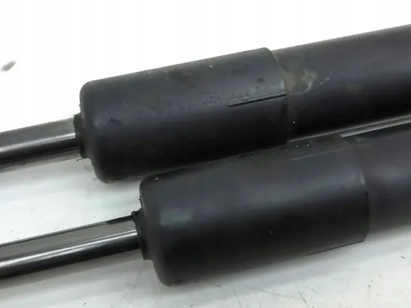 Volvo V60 2012 Bakluckdämpare OEM 31297080 image 10