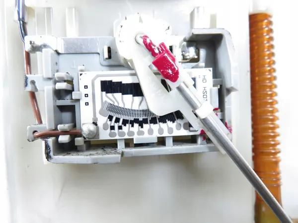 Bomba de combustível Kia 31110-1H000 image 3