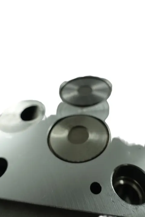 Kia K2500 Cylinder Head 2.5TCI D4BH + Gaskets image 4