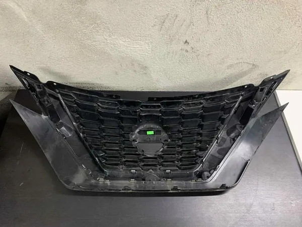 Grill for Nissan Juke II F16 623106PA0A / 623106PA0B image 10