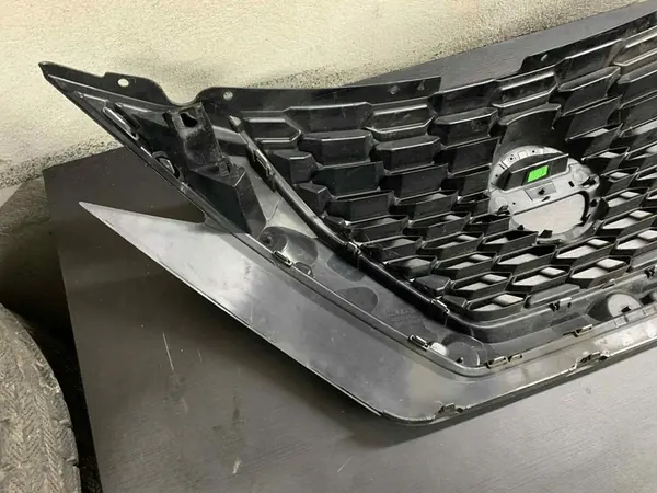 Grill for Nissan Juke II F16 623106PA0A / 623106PA0B image 9