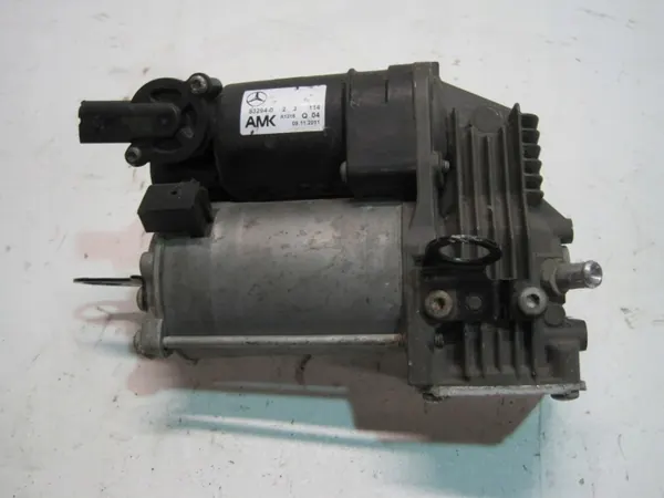 Bomba de Suspensión Mercedes OEM 83294023114 - Usada image 4
