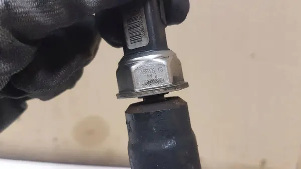 Peugeot 307 2004 Brandstofrail 9654592680 image 2