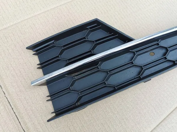 Griglia paraurti anteriore sinistra SKODA OCTAVIA III 5E0807681G image 2