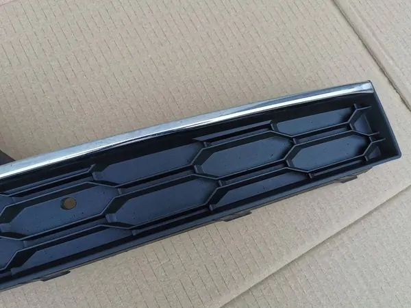 Griglia paraurti anteriore sinistra SKODA OCTAVIA III 5E0807681G image 3