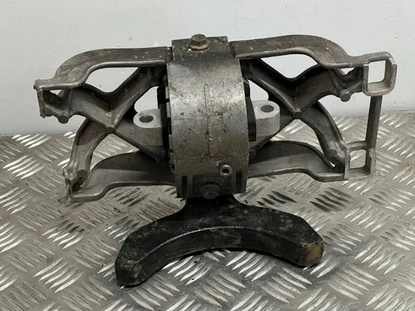 Vaihteiston kiinnike Jaguar XK XKR 2007 OEM 6W835060AD image 4