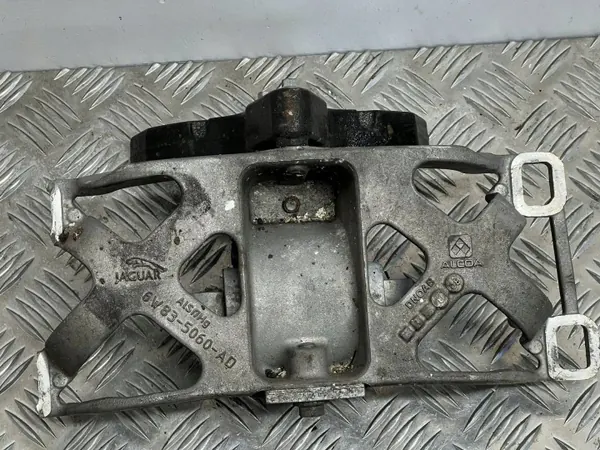 Vaihteiston kiinnike Jaguar XK XKR 2007 OEM 6W835060AD image 5