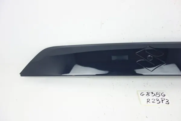 Suzuki S-Cross 2013- Garniture Hayon OEM 83941-61M0 image 3