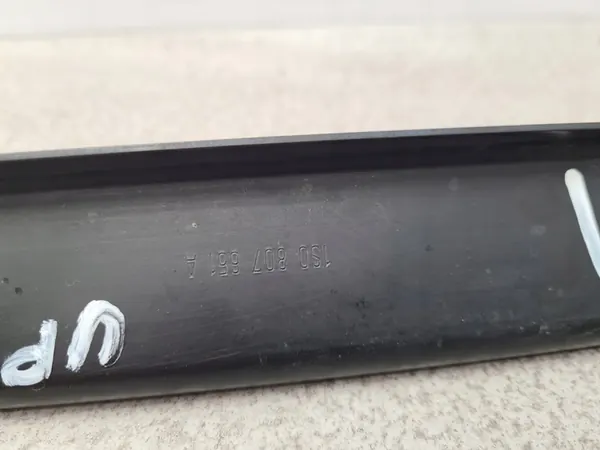 VW UP Etupuskuri 1S0807651A image 2