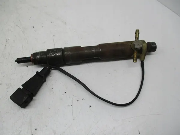 Iniettore carburante Golf 4 IV 98-01 1.9 TDI 038130201F image 2