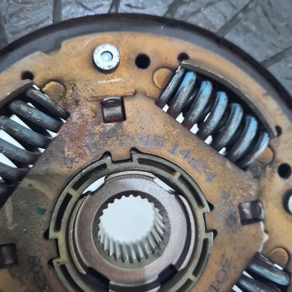 Kit de embreagem Dacia H4M 1.6 SCE 301011769R 2015 image 7