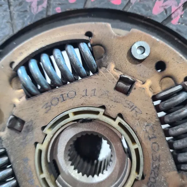 Kit de embreagem Dacia H4M 1.6 SCE 301011769R 2015 image 8