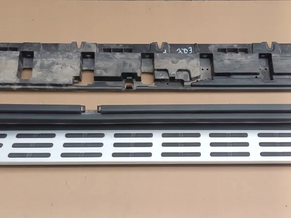OEM A2946892400 Estribo derecho Mercedes EQE SUV image 3