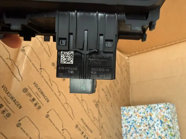 Audi Q3 83A Radio Start Stop Panel OEM 83B919600C image 3