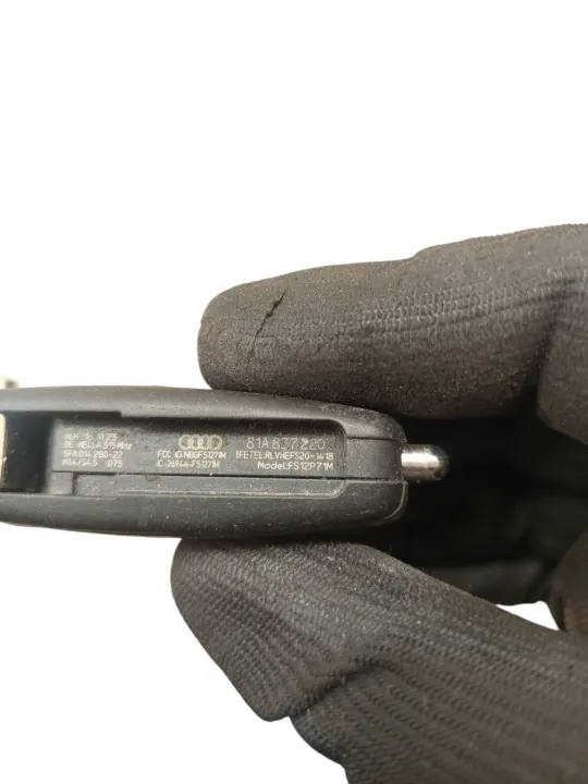 Audi Q2 Avain OEM 81A837220 - Käytetty image 5
