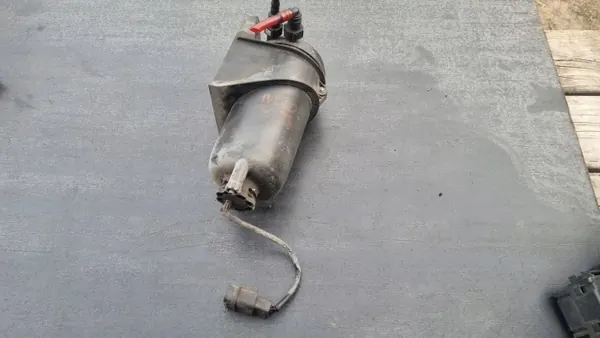 Boîtier Filtre à Carburant OEM 23456789 pour Iveco Daily IV image 2
