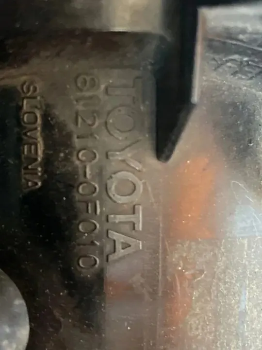 Faro Halógeno Derecho Toyota Corolla OEM 81210-0F010 image 2