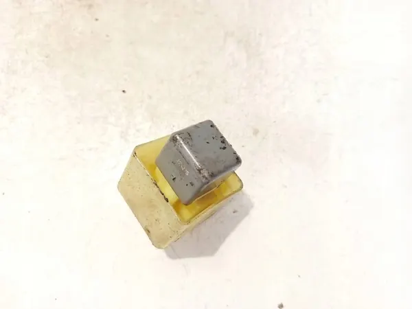 Toyota Hilux Relä 2013 2.5L 90987t2002 image 2