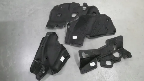 Isolamento de passagem de roda BMW F44 esquerdo traseiro OEM 7475717 image 2