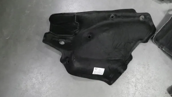 Isolamento de passagem de roda BMW F44 esquerdo traseiro OEM 7475717 image 3