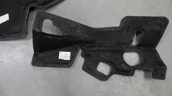 Isolamento de passagem de roda BMW F44 esquerdo traseiro OEM 7475717 image 5