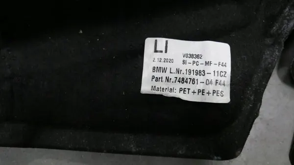 Isolamento de passagem de roda BMW F44 esquerdo traseiro OEM 7475717 image 6