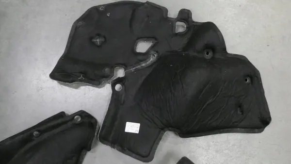 Isolamento de passagem de roda BMW F44 esquerdo traseiro OEM 7475717 image 7