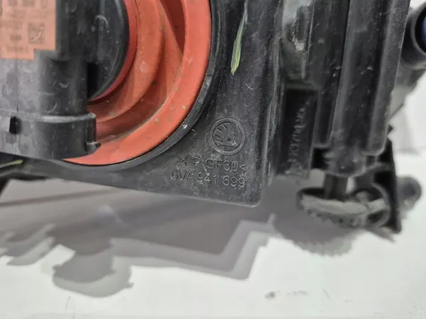 Halógeno Esquerdo Skoda Fabia IV 6VA941699 image 8