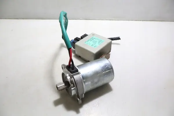 Motor da Bomba de Direção Renault Clio II 1.5DCI OEM image 3