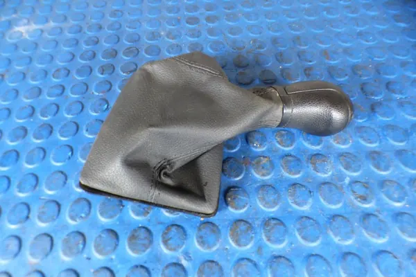 Pommeau de levier OEM 6V0711113T pour Skoda Fabia III image 2