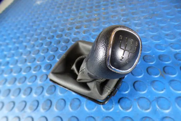 Pommeau de levier OEM 6V0711113T pour Skoda Fabia III image 3