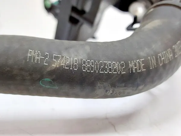Válvula termostática OEM 6608038238 e condutas image 8