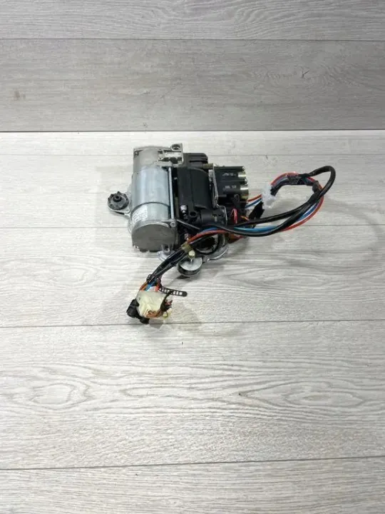 BMW 5 Touring E39 Suspension Compressor 4430200111 image 2