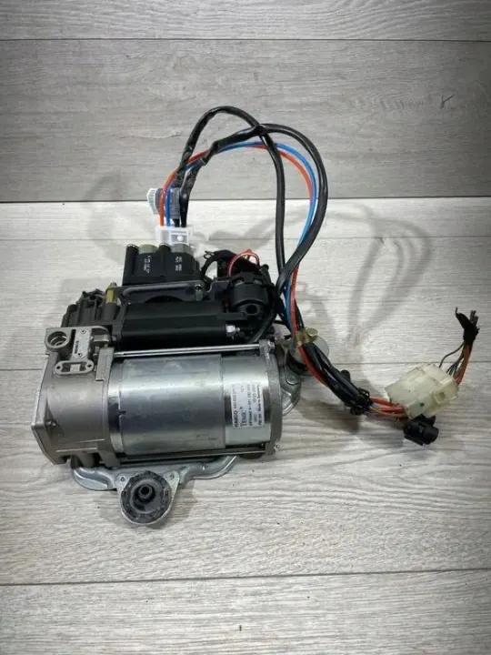 BMW 5 Touring E39 Suspension Compressor 4430200111 image 3